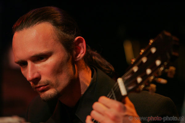 Wojciech Winiarski - guitar